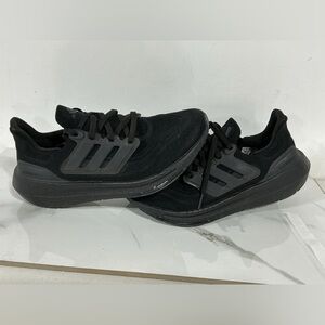 Men's Adidas Ultraboost Light Triple Black, Size 9.5, GZ5159